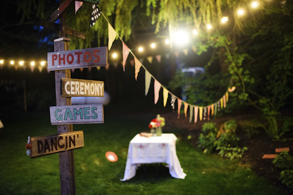 reception directional signs - wedding photo by top Portland, Oregon wedding photographer Aaron Courter